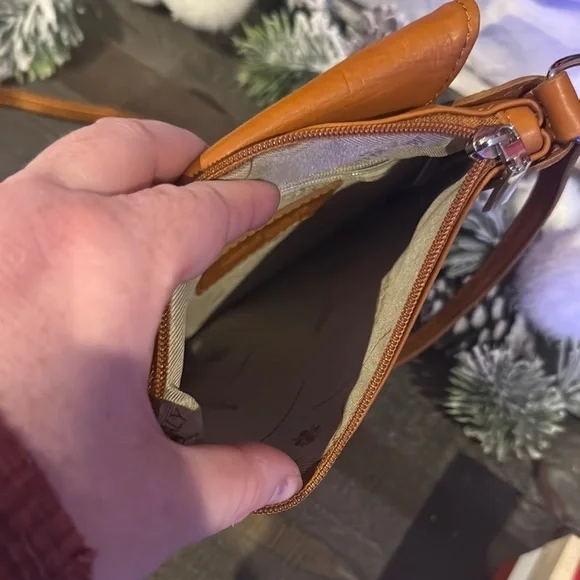 Vera Pelle Brown Messenger Bag with High-Quality Leather and Classic Design - Picture 4 of 4